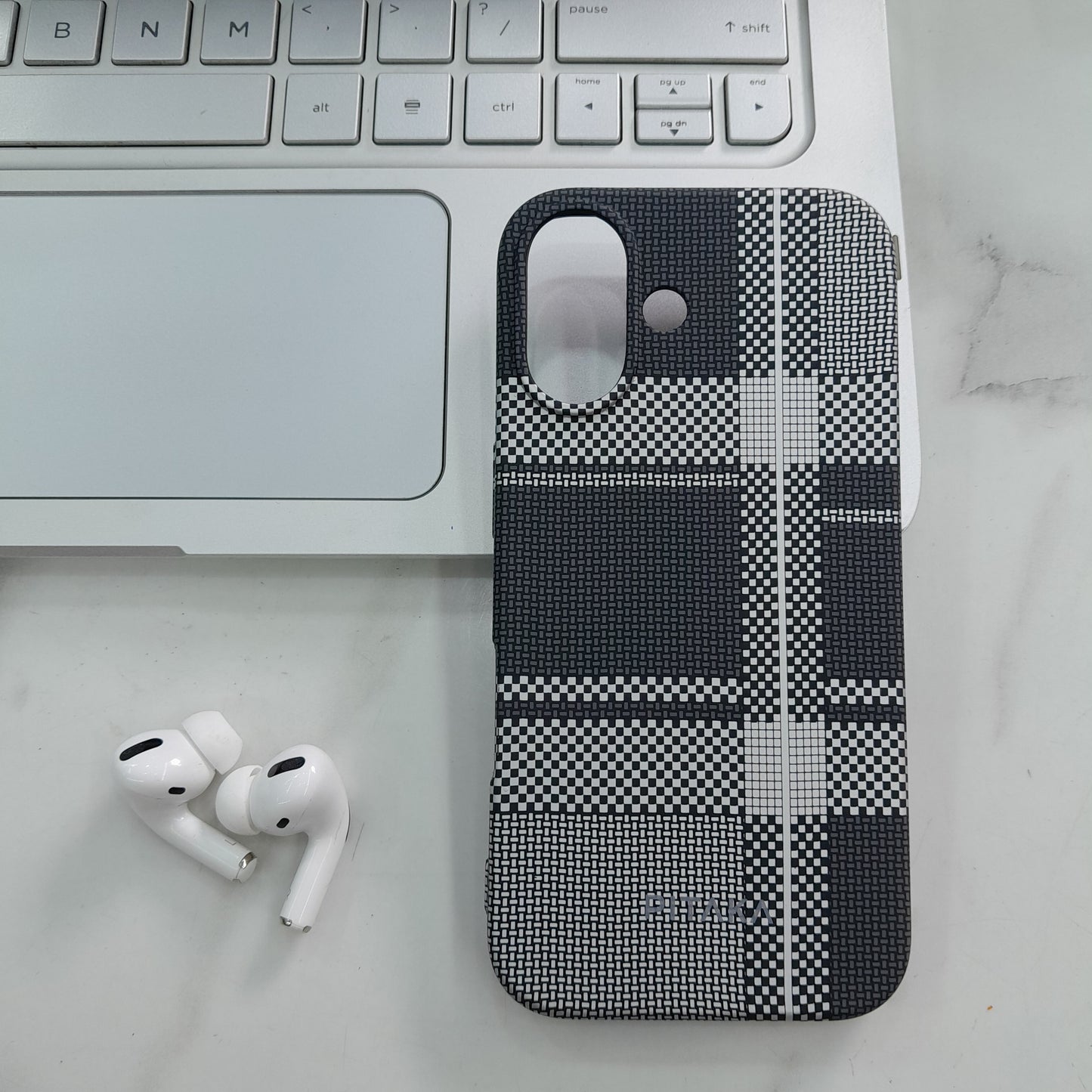 PITAKA MagEZ Case 4