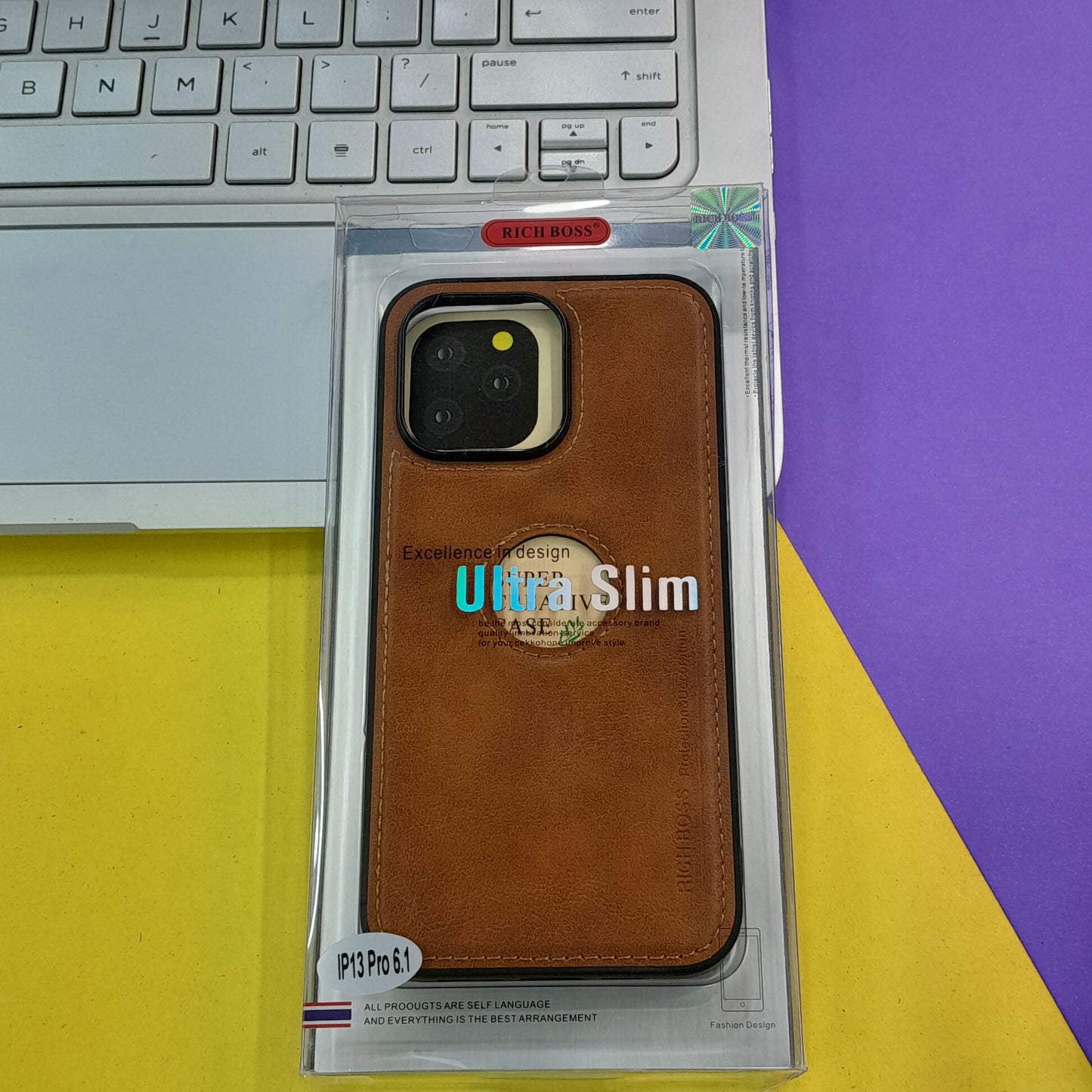 Q SERIES LEATHER CASE WITH APPLE LOGO CUT