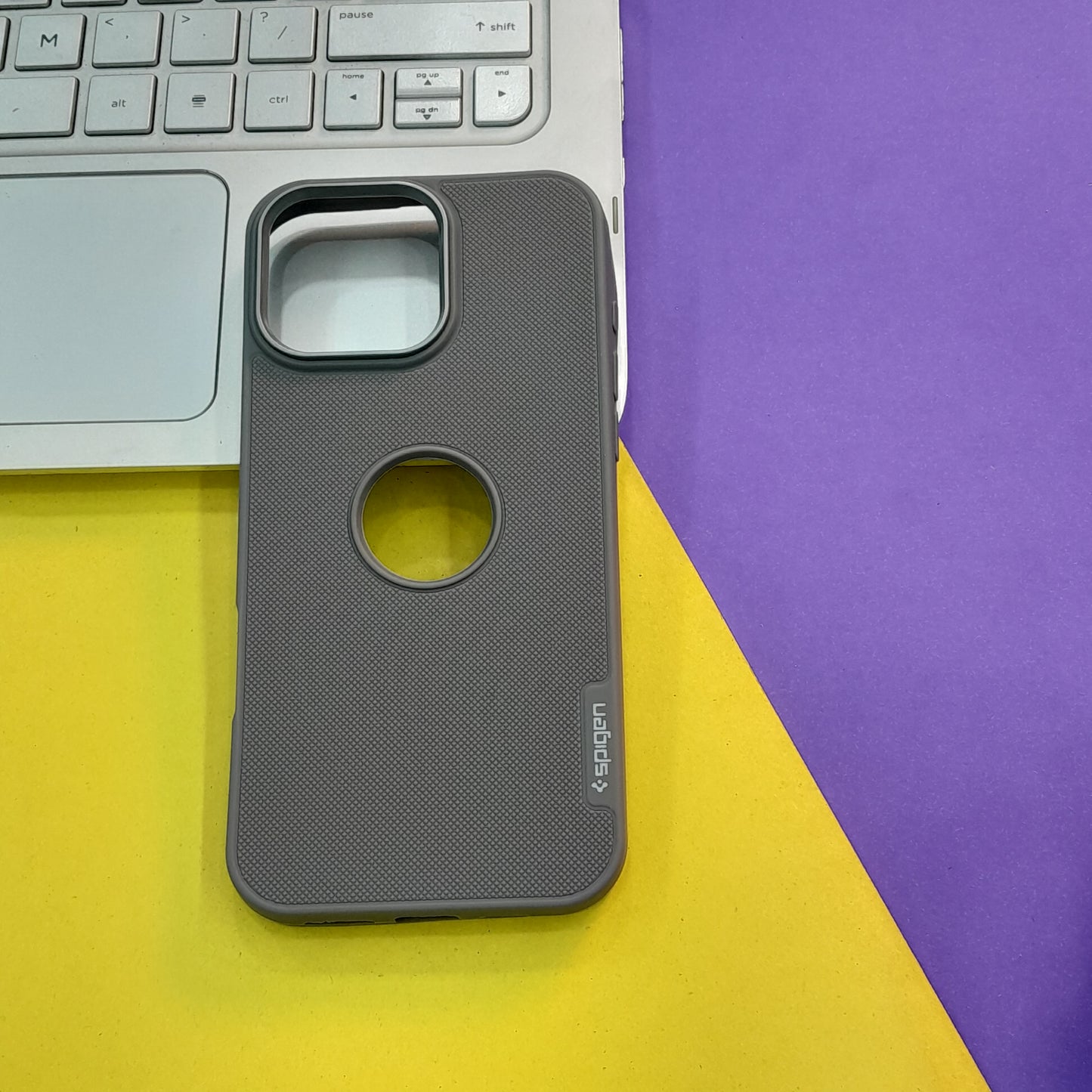 Spigen LOGO CASE WITH APPLE LOGO